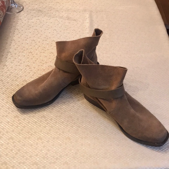 Suede, light tan Joe’s Jean booties. - Picture 3 of 5